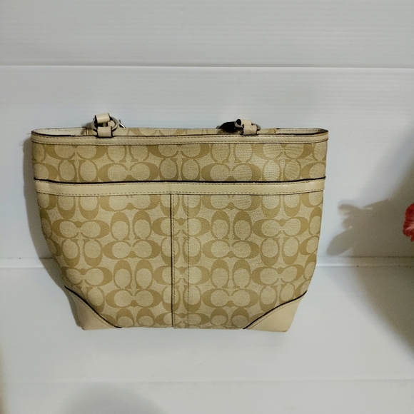Coach Chelsea Heritage Pink and Tan . F14477 tote bag. - Picture 3 of 15
